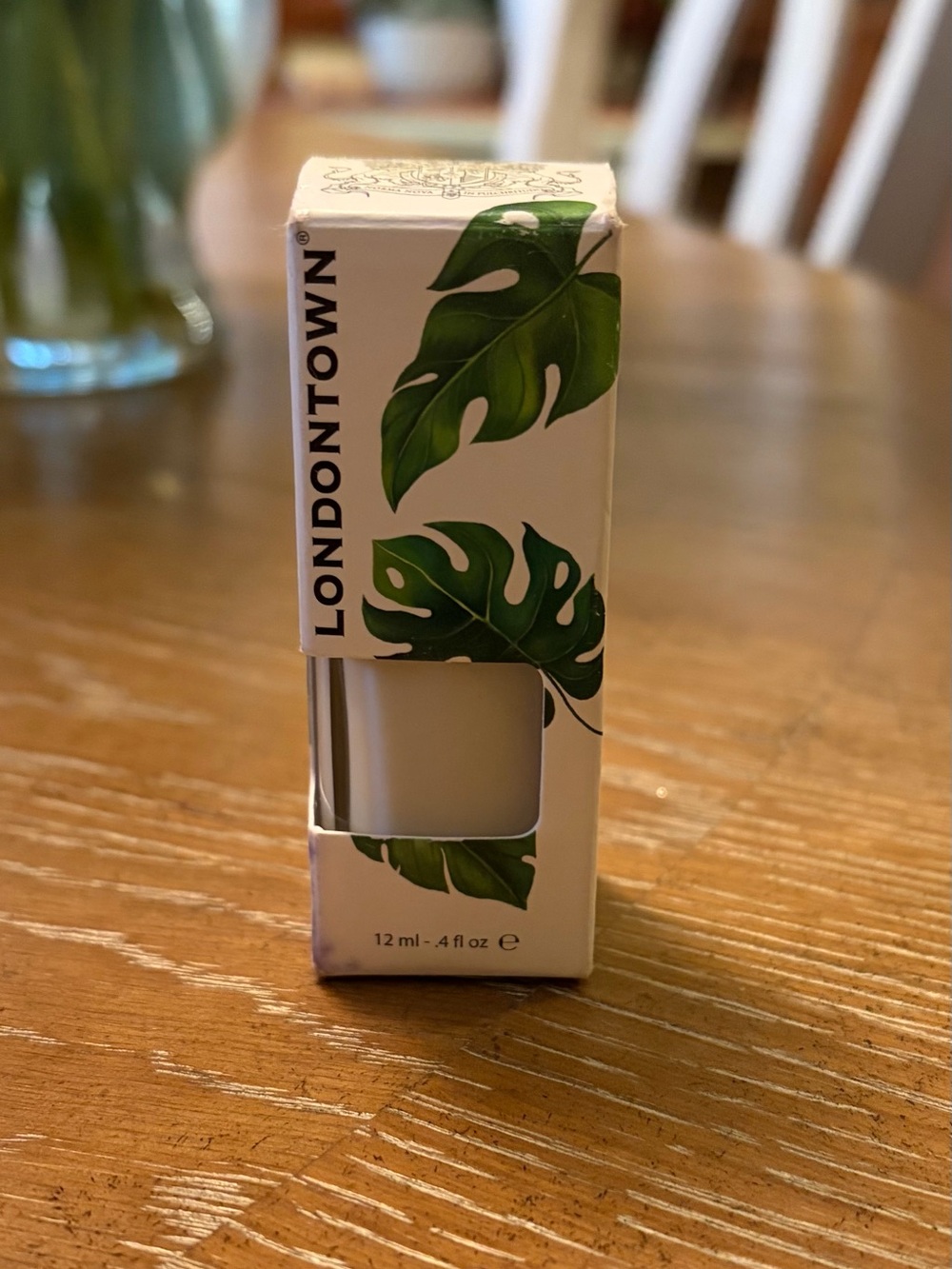 London Town illuminating nail concealer